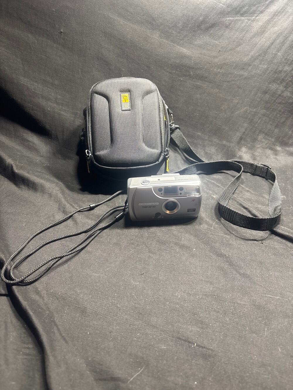 Olympus Trip AF 60 Quartz35mm Point & Shoot Film Camera 28mm W/ Case Tested